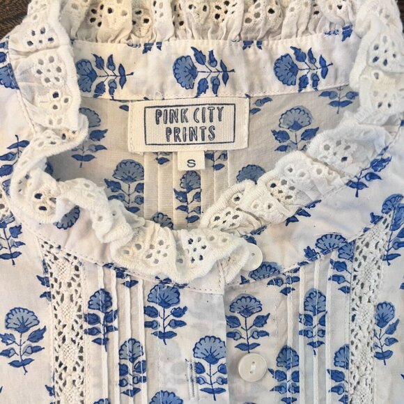 TUCKRENUCK PINK CITY PRINTS SKY BUTA VERA BUTTON FRONT EYELET BLOUSE SIZE SMALL - Picture 8 of 12